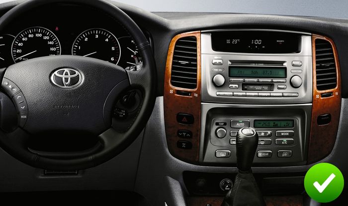 Магнитола для Toyota Land Cruiser 100, Lexus LX470 2002-2007 (экран климата снизу) - FarCar BX877 монитор 13" 2K QLED на Android 13, TS10, 6+128, CarPlay, 4G SIM-слот