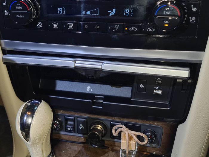 Магнитола для Infiniti QX80 / QX56 2010-2024, Nissan Patrol Y62 (поддержка Bose, 360 и мониторов) - Kuberg ZH-N1401 монитор 14", Android 12, 8/128Гб, CarPlay, 4 SIM-слот, беспроводная зарядка