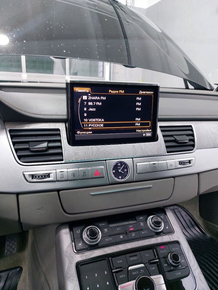 Магнитола для Audi A8 2010-2017 - RDL-1608 выезжающий монитор 8.4" на Android 12, 8Гб+128Гб, CarPlay, 4G SIM-слот
