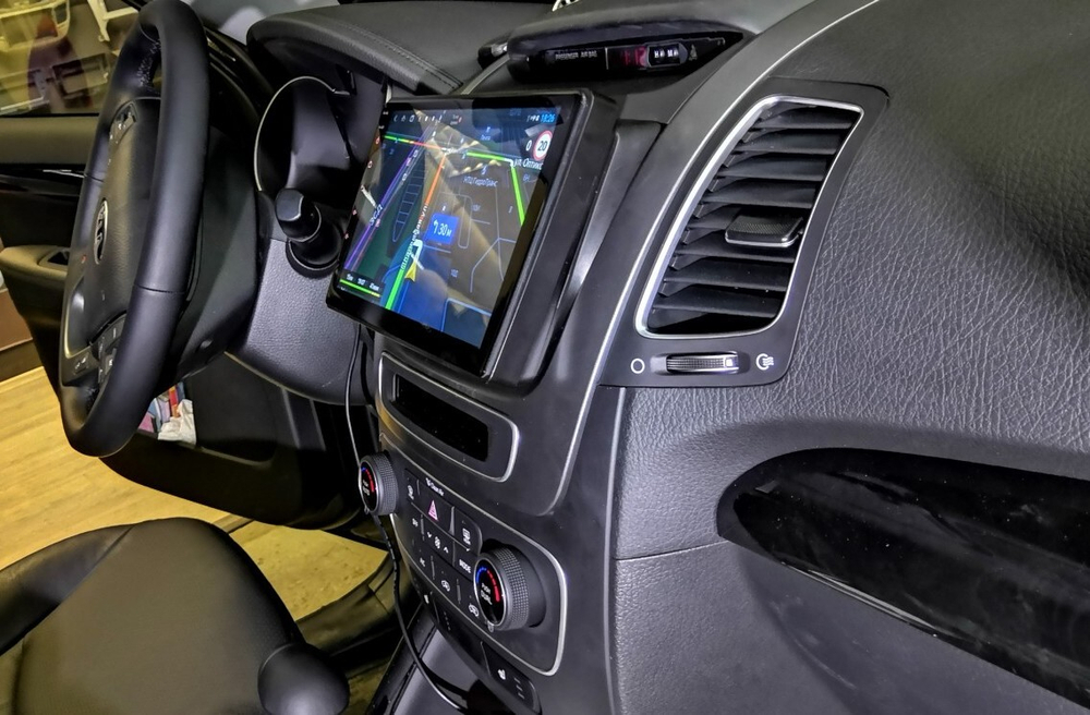Магнитола для KIA Sorento 2 XM 2012-2020 c экраном климата снизу (рамка-накладка) - Parafar PF224LUX1UHD на Android 13, QLED, ТОП процессор, 8Гб+128Гб, CarPlay, 4G SIM-слот