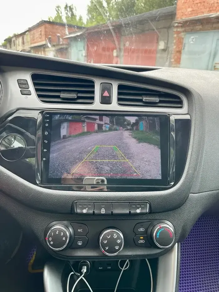 Магнитола для KIA Ceed 2 JD 2012-2018 (рамка глянцевая) - FarCar BM216M-2K монитор 9.5" 2K QLED на Android 14, TS10, 4+32Гб, CarPlay, 4G SIM-слот