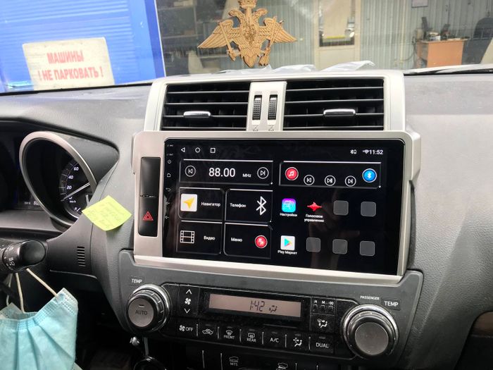 Магнитола для Toyota Land Cruiser Prado 150 2014-2017 - FarCar 347/531M монитор 10.36" QLED на Android 14, TS18, CarPlay, 4G SIM-слот