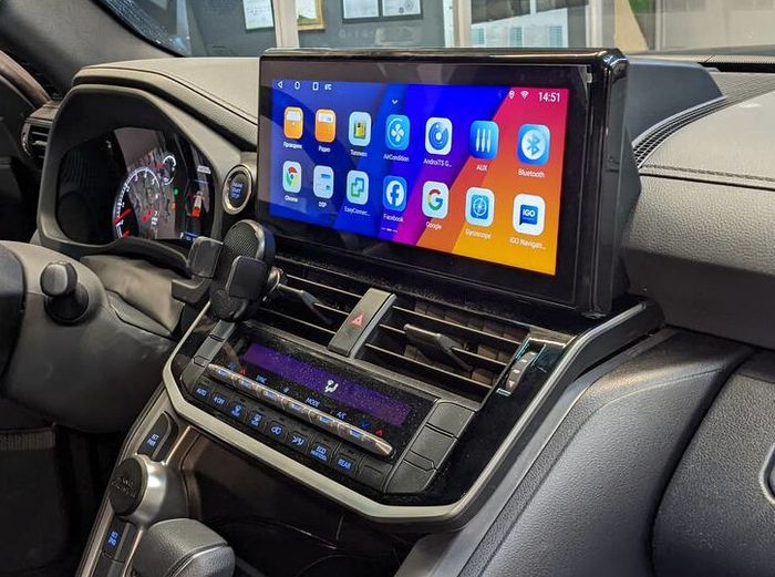 Магнитола для Toyota Land Cruiser 300 (экран климата снизу) - Parafar PF382L12T2 монитор 12.3", Android 12, 6Гб+128Гб, CarPlay, SIM-слот