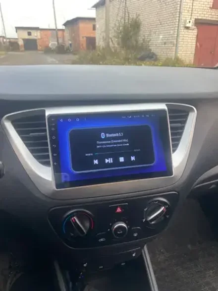 Магнитола для Hyundai Solaris 2 2017-2022, Solaris HS 2024+ (рамка серебро) - FarCar DX766M монитор 9.5" IPS на Android 13, 4+64Гб, CarPlay