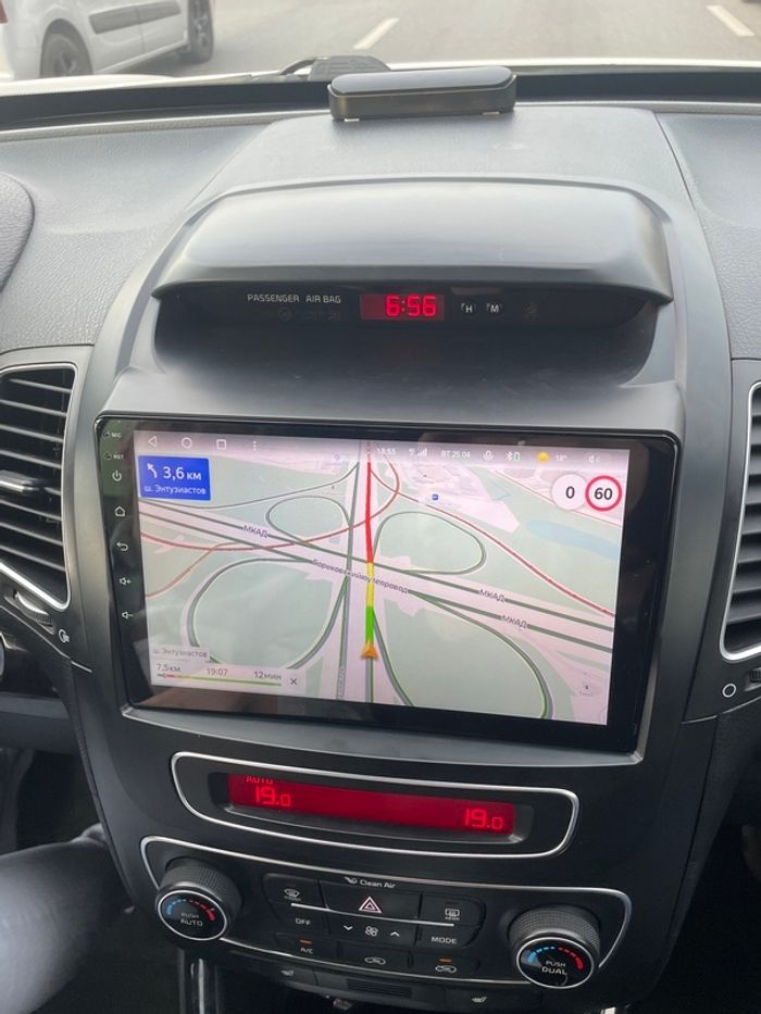 Магнитола для KIA Sorento 2 XM 2012-2020 (отдельный экран климата, со штатной КЗВ) - FarCar 224N-1M монитор 9.5" QLED на Android 14, TS18, CarPlay, 4G SIM-слот