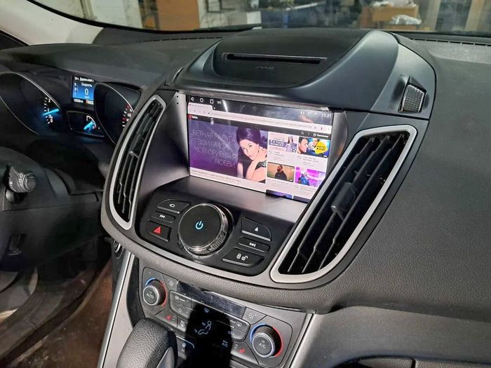 Магнитола для Ford Kuga 2 2017-2019 (SYNC 3) - Kuberg SF-9203-2 (рамка 9") QLed+2K, Android 12, TS10, CarPlay, 4G SIM-слот