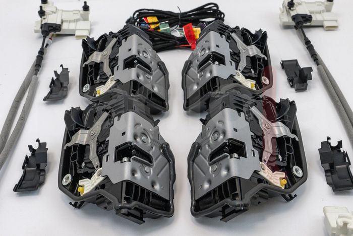 Автоматические доводчики на 4 двери для BMW 1/2/8 серии X1/X2/X3/X4 2014-2023 - RDL-SAA-Z04