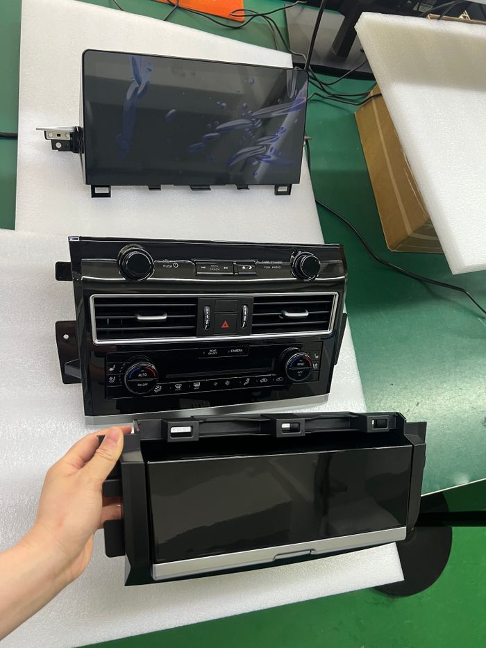 Магнитола для Infiniti QX80 / QX56 2010-2024, Nissan Patrol Y62 (поддержка Bose, 360 и мониторов) - Kuberg ZH-N1401 монитор 14", Android 12, 8/128Гб, CarPlay, 4 SIM-слот, беспроводная зарядка