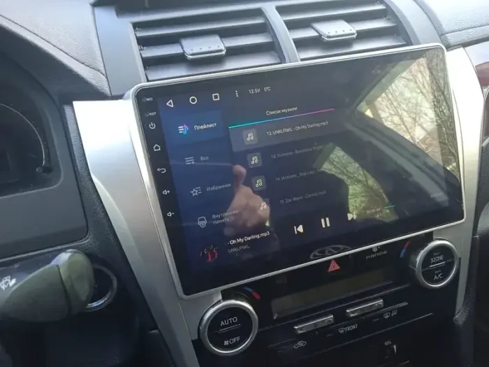 Магнитола для Toyota Camry 50 2011-2014 (рамка серебро) - FarCar XXL131M монитор 10.36" 2K QLED на Android 14, TS20, 8+256Гб, CarPlay, 4G SIM-слот