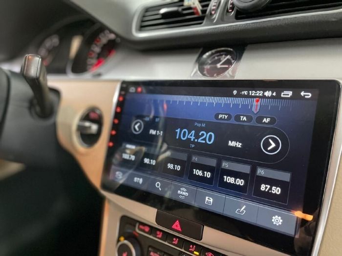 Магнитола для Volkswagen Passat 2005-2015 (B6, B7, CC) - FarCar S500-TS10 монитор 10.36" QLED на Android 14, Быстрая, CarPlay, 4G SIM-слот