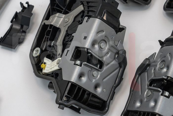 Автоматические доводчики на 4 двери для BMW 1/2/8 серии X1/X2/X3/X4 2014-2023 - RDL-SAA-Z04