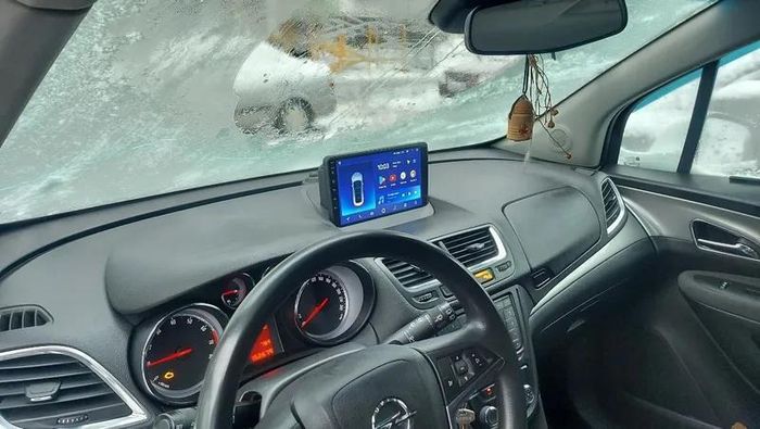 Магнитола для Opel Mokka 2012-2016 (рамка тип 2) - FarCar BX9-360-7061F2 монитор 9.5" 2K QLED на Android 13, 6Гб+128Гб, CarPlay, 4G SIM-слот, 4 камеры в комплекте