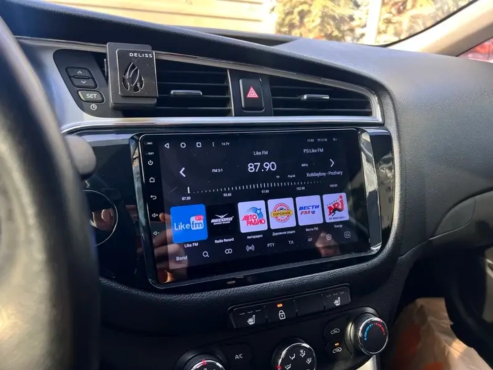 Магнитола для KIA Ceed 2 2012-2018 (рамка глянцевая) - FarCar 216M монитор 9.5" QLED на Android 14, TS18, CarPlay, 4G SIM-слот