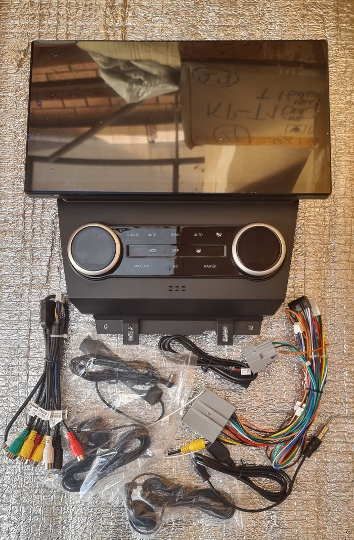 Магнитола для Ford Mustang 2009-2013 - Kuberg ZH-F1301 монитор 12.3" на Android 12, Быстрая, CarPlay, 4G SIM-слот