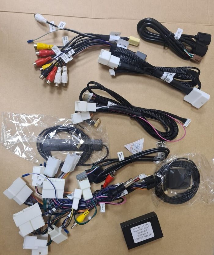 Магнитола для Toyota Land Cruiser 100, Lexus LX470 2002-2007 (вставки дерево или серебро, поддержка бк) - Kuberg ZF-1305-GE вертикальный экран в стиле "Тесла" на Android 13, Быстрая, CarPlay, 4G SIM-слот
