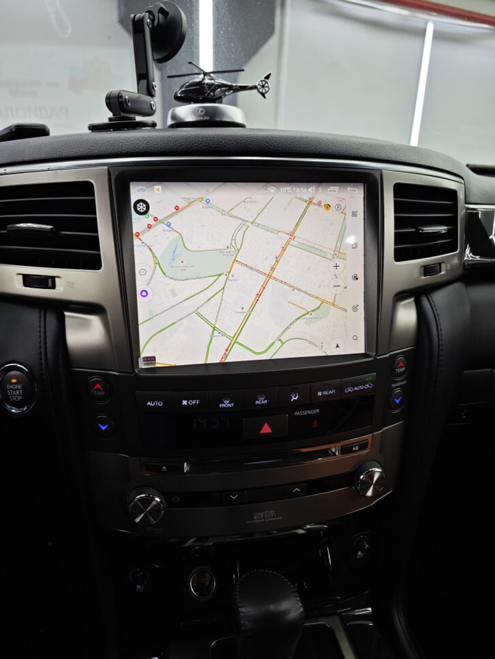 Магнитола для Lexus LX570 2007-2015 - RDL-LEX-LX08-DH монитор 10.4" на Android 13, TS20, 8+256Гб, CarPlay, 4G SIM-слот
