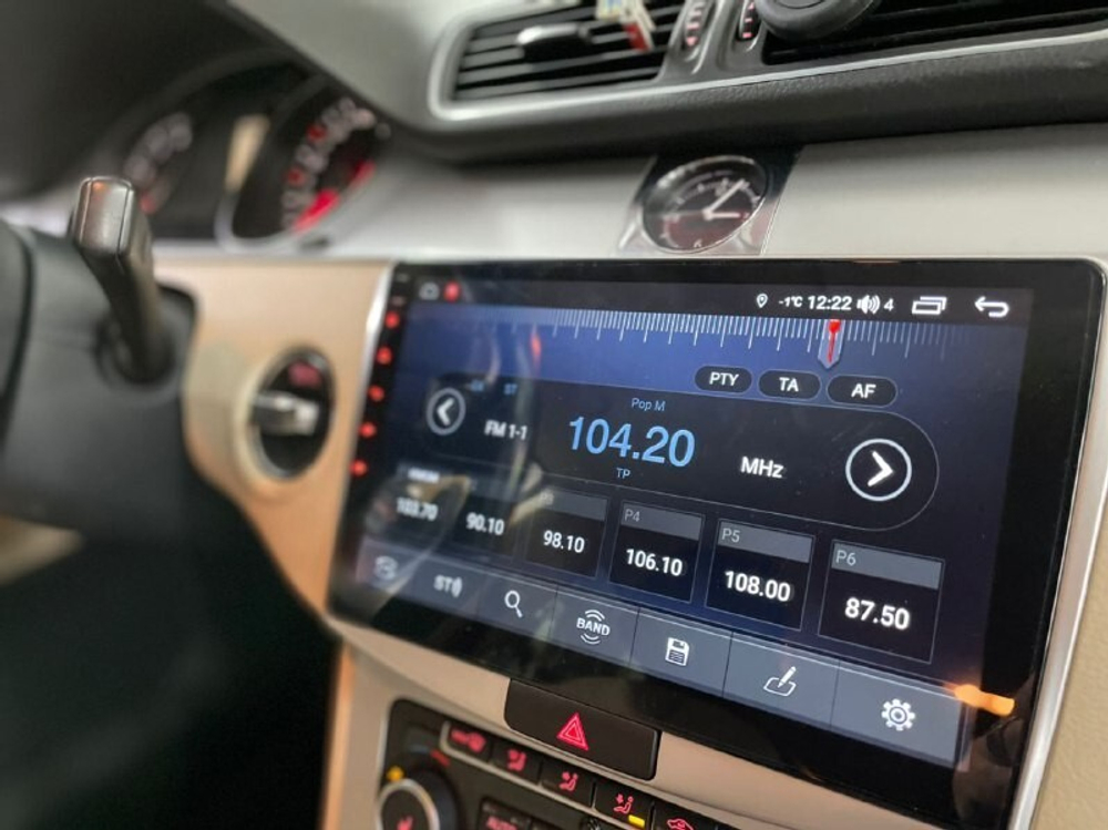 Магнитола для Volkswagen Passat 2005-2015 (B6, B7, CC) - FarCar BM493/909M монитор 10.36" QLED на Android 14, TS10, 4+32Гб, CarPlay, 4G SIM-слот