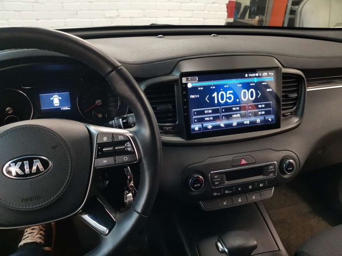Магнитола для KIA Sorento Prime UM 2015-2020 (рамка большая) - FarCar XXL442M монитор 10.36" 2K QLED на Android 14, TS20, 8+256Гб, CarPlay, 4G SIM-слот