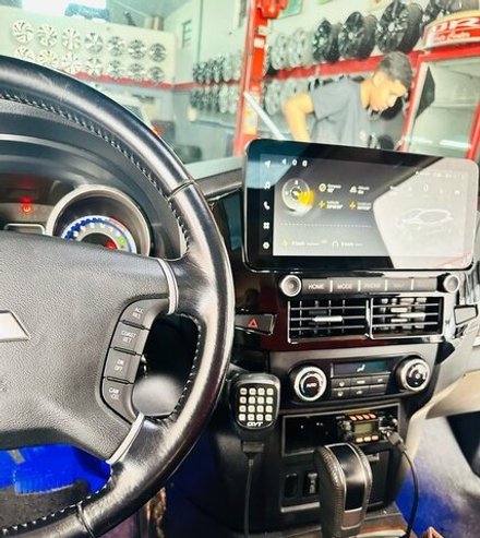 Магнитола для Mitsubishi Pajero 4 2006-2022 (без штатной КЗВ) - Teyes LUX ONE ROUND монитор 12.3", Android 10, CarPlay, 4G SIM-слот