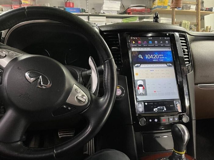 Магнитола для Infiniti FX 2008-2013, QX70 2013-2018 - Kuberg ZF-1828-GE монитор 13.6" в стиле "Тесла" на Android 13, 8/128Гб, CarPlay, 4G SIM-слот