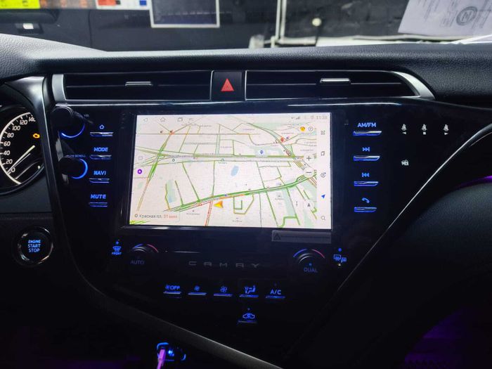 Магнитола для Toyota Camry 70 2017-2020 (c JBL и климатом на ШГУ) - Kuberg SF-9695 QLed+2K, Android 12, TS10,  CarPlay, 4G SIM-слот