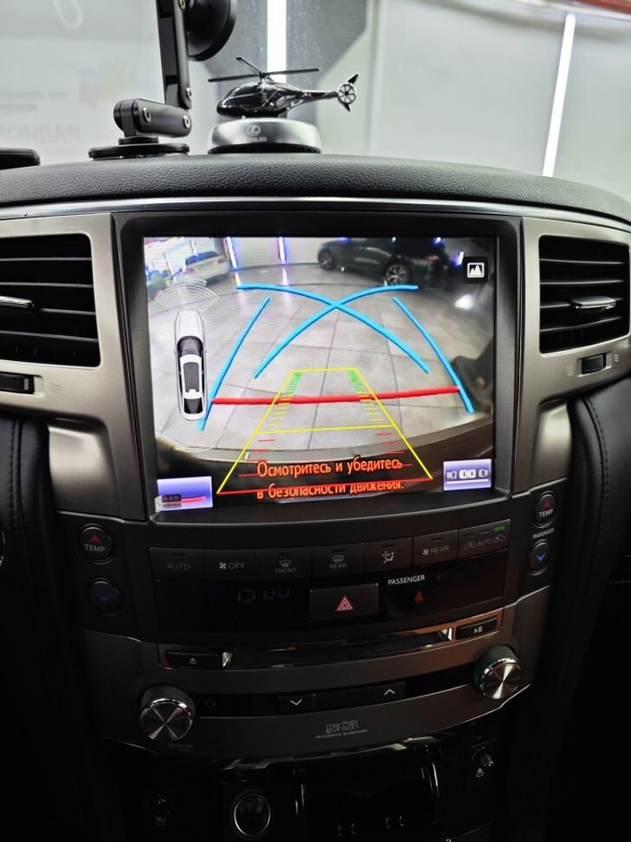 Магнитола для Lexus LX570 2007-2015 - RDL-LEX-LX08-DH монитор 10.4" на Android 13, Быстрейшая, CarPlay, 4G SIM-слот