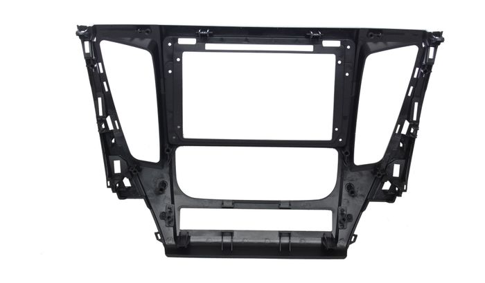 Комплект рамки с разъёмами 9"+can Mitsubishi Pajero Sport 2015-2021 АКПП, климат овальный