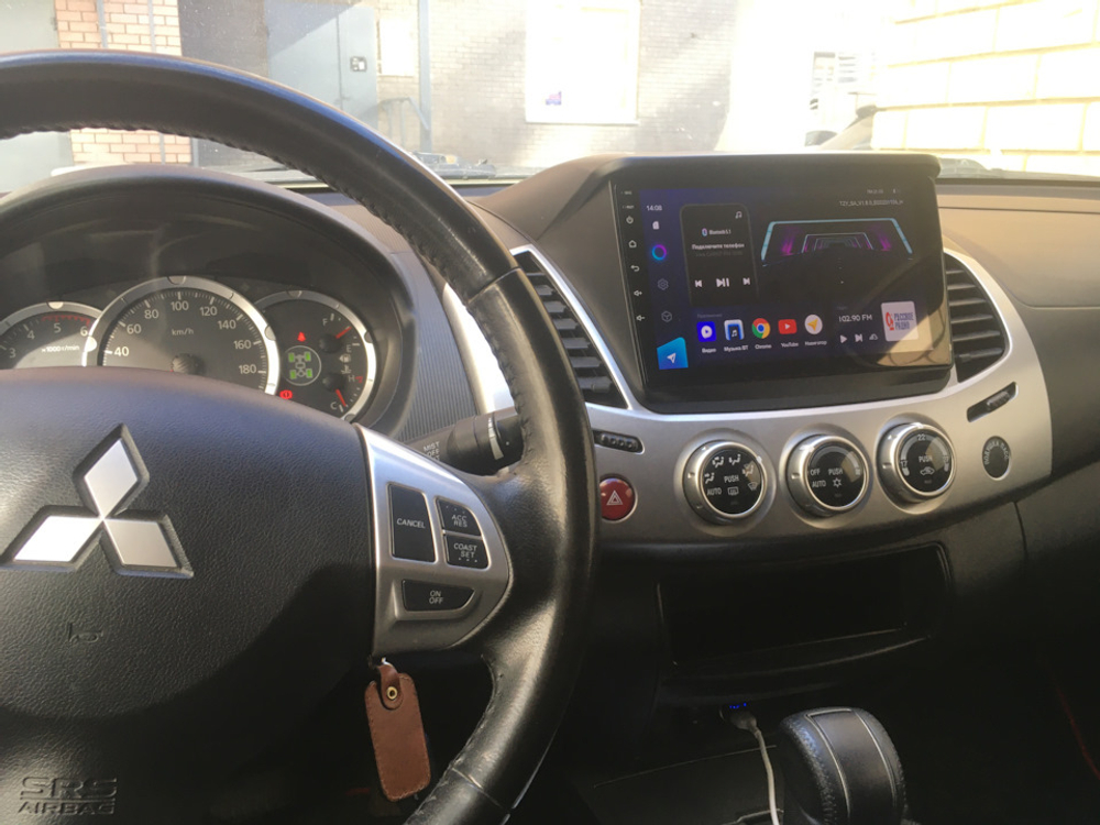 Магнитола для Mitsubishi L200 4, Pajero Sport 2 2006-2016 - FarCar DX094M монитор 9.5" IPS на Android 13, 4+64Гб, CarPlay