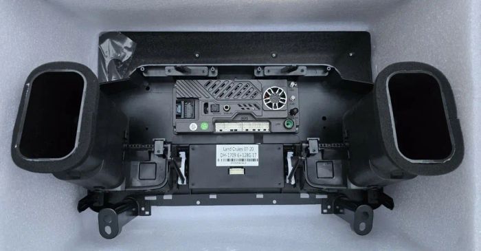 Магнитола для Toyota Land Cruiser 200 2007-2015 (климат на ШГУ) - Kuberg JT-T1702 QLed, Android 12, TS10, CarPlay, SIM-слот