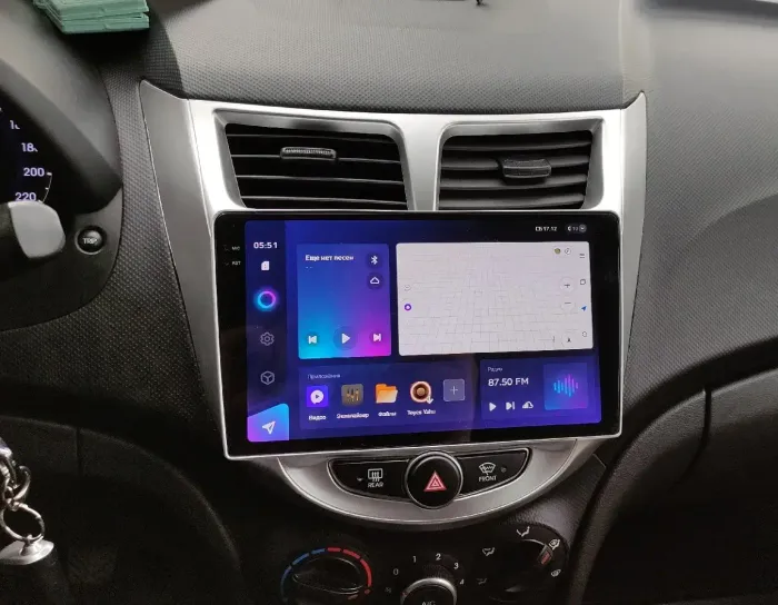 Магнитола для Hyundai Solaris 1 2010-2016 (рамка серебро) - FarCar BX067M-360 монитор 9.5" 2K QLED на Android 13, Быстрая, CarPlay, 4G SIM-слот, 4 камеры в комплекте