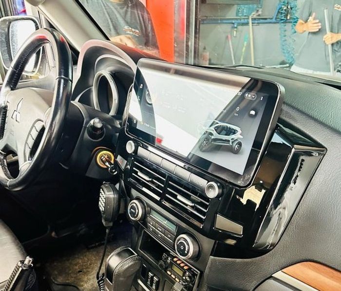Магнитола для Mitsubishi Pajero 4 2012-2022 (штатная КЗВ) - Teyes LUX ONE ROUND монитор 12.3", Android 10, CarPlay, 4G SIM-слот