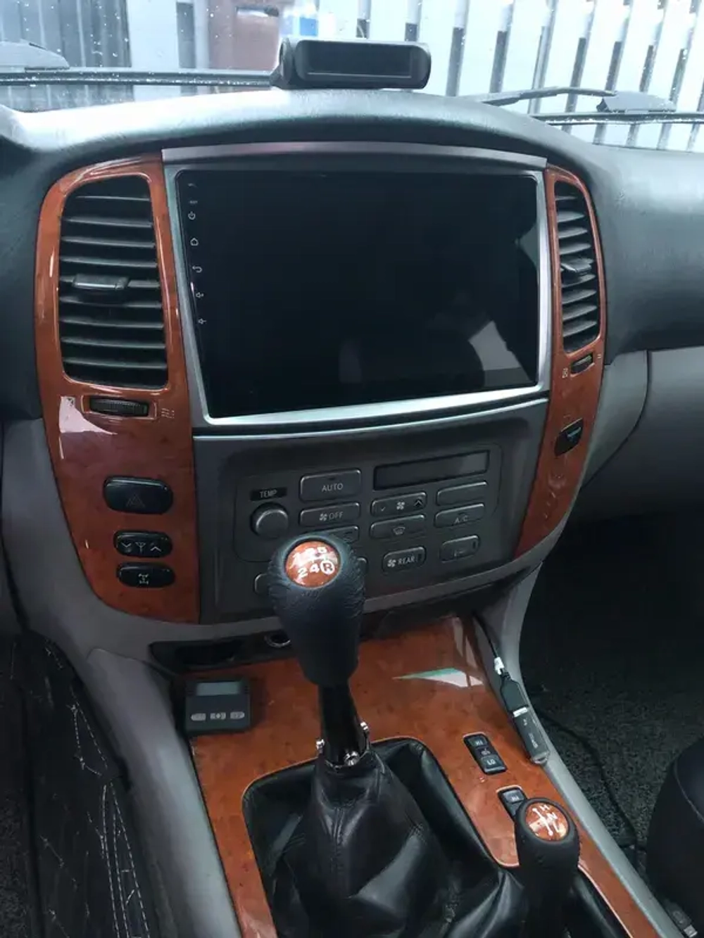 Магнитола для Toyota Land Cruiser 100, Lexus LX470 2002-2007 (климат на цветном экране) - FarCar DX10-7083C монитор 10.36" IPS на Android 13, 4+64Гб, CarPlay