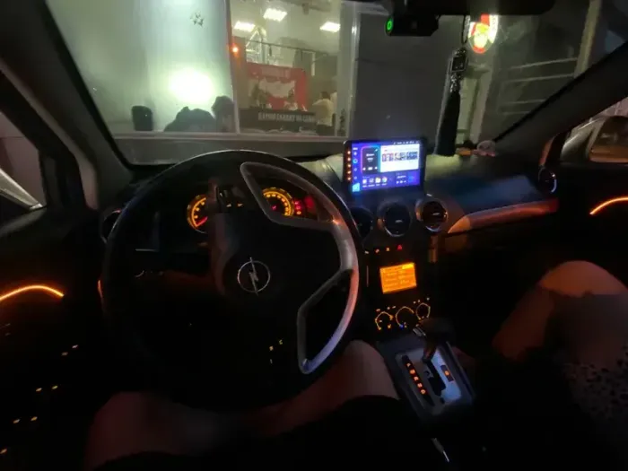 Магнитола для Opel Antara 2006-2015 (перенос БК вниз, черная) - Teyes CC3 Android 10, ТОП процессор, 4/32 Гб, CarPlay, SIM-слот