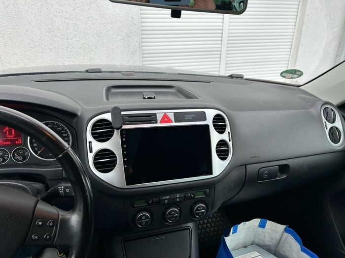 Магнитола для Volkswagen Tiguan 1 2007-2016, Golf Plus (рамка 9 серебро, любая кнопка) - Teyes CC2 PLUS Android 10, Быстрая, SIM-слот