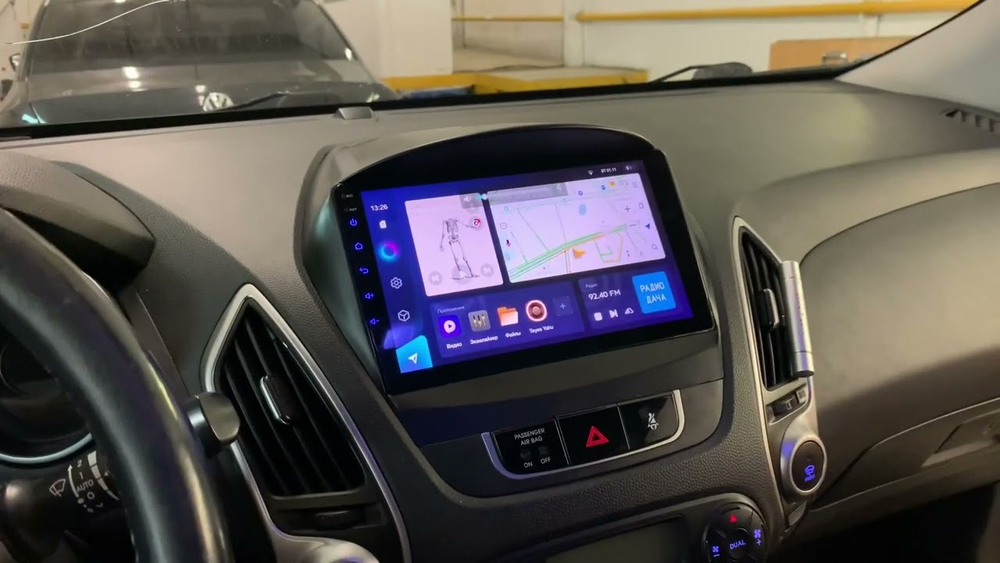 Магнитола для Hyundai iХ35, Tucson 2 2009-2015 (без штатного усилителя) - Teyes CC2 PLUS монитор 9" QLED на Android 10, ТОП процессор, 4Гб+64Гб, 4G SIM-слот