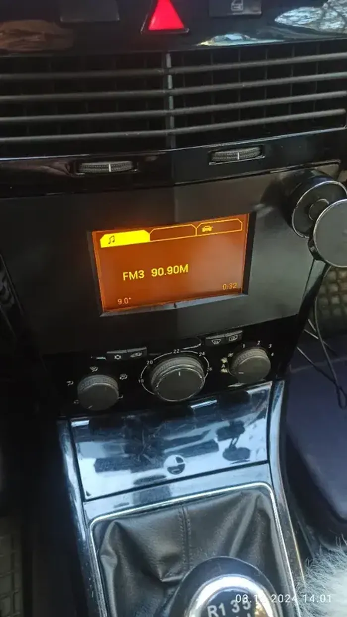 Магнитола для Opel Astra H (перенос БК вниз, 9 черная) - Teyes LUX ONE ROUND монитор 12.3" 2K QLED на Android 10, CarPlay, 4G SIM-слот