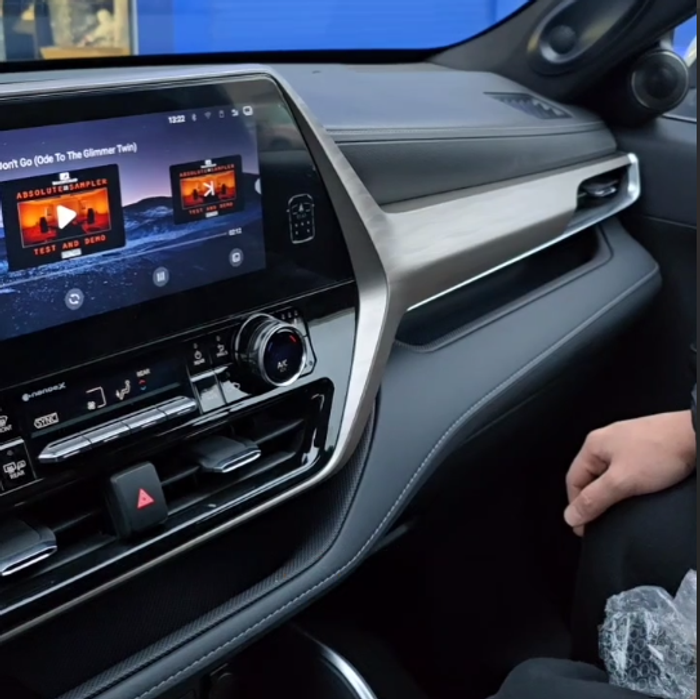 Магнитола для Toyota Highlander 4 2019-2024+ (взамен 8" экрана, Европа/США) - Kuberg YL-T1215L на Android 13, 8Гб+256Гб, 4G SIM-слот, CarPlay