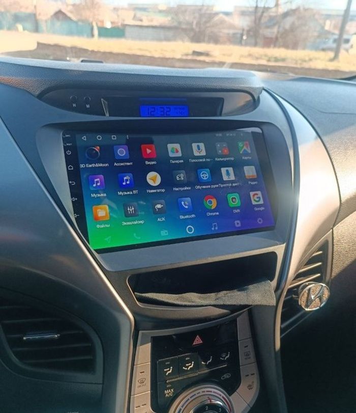 Магнитола для Hyundai Elantra 5 MD 2011-2013 - FarCar 360M монитор 9.5" QLED на Android 14, TS18, CarPlay, 4G SIM-слот
