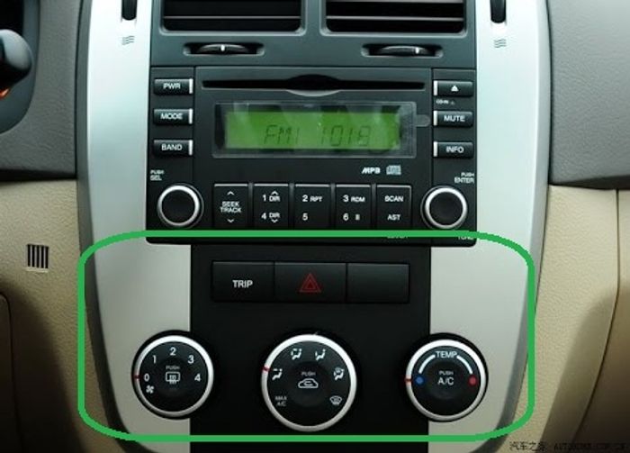 Магнитола для KIA Cerato 1 2004-2008 (кондиционер, аварийка внизу) - Teyes CC3 Android 10, ТОП процессор, 4/32 Гб, CarPlay, SIM-слот