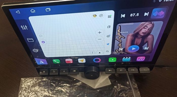 Магнитола в рамку 9/10 с кнопками и крутилкой - Farcar BM904 на Android 13, монитор 13" QLED+2K, CarPlay, 4G SIM-слот, 4/32ГБ